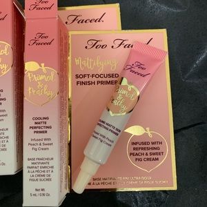 Sale 1 Deluxe Too Faced Primed and Peachy Primer